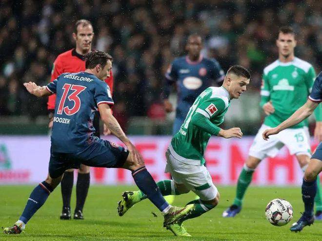 策倾斜和青 策倾斜和青